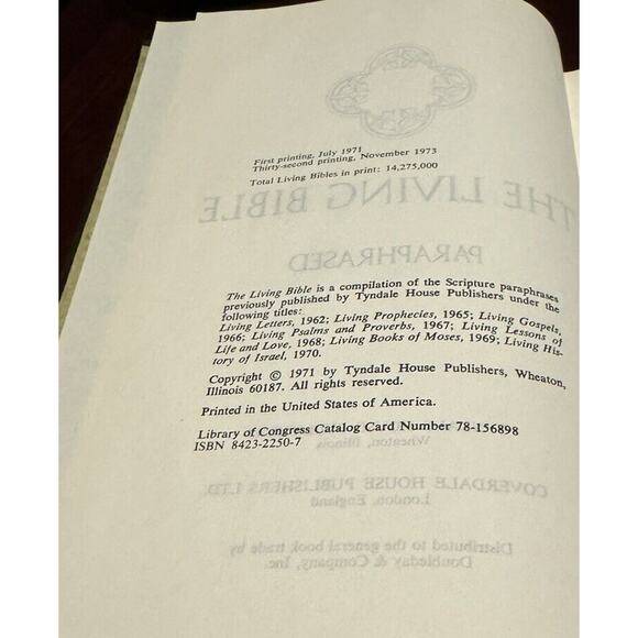 The Living Bible Paraphrased, 1973 Tyndale Hardcover VTG Very Good Condition - Picture 4 of 6